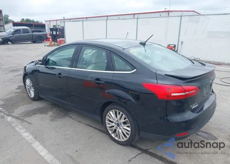 2018 Ford Focus Titanium z USA, uszkodzony, nr VIN 1FADP3J25JL273391